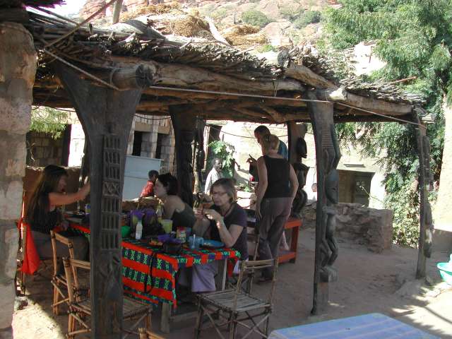 petit déjeuner au campement à Yendouma, pays dogon
